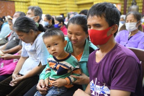 Tôn Giáo Sinh Hoạt Trở Lại, Quỹ Đạo Phật Ngày Nay – Chùa Giác Ngộ Tiếp Tục Tặng Quà Cho Người Khiếm Thị