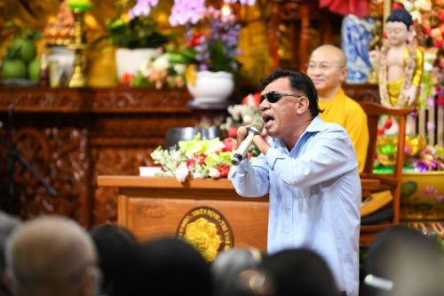 Tôn Giáo Sinh Hoạt Trở Lại, Quỹ Đạo Phật Ngày Nay – Chùa Giác Ngộ Tiếp Tục Tặng Quà Cho Người Khiếm Thị