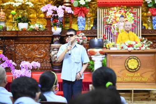 Tôn Giáo Sinh Hoạt Trở Lại, Quỹ Đạo Phật Ngày Nay – Chùa Giác Ngộ Tiếp Tục Tặng Quà Cho Người Khiếm Thị