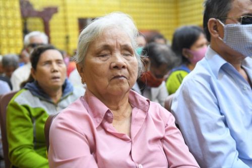 Tôn Giáo Sinh Hoạt Trở Lại, Quỹ Đạo Phật Ngày Nay – Chùa Giác Ngộ Tiếp Tục Tặng Quà Cho Người Khiếm Thị