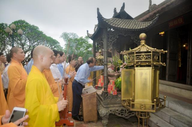 Quảng Ninh: Thủ tướng Chính phủ Nguyễn Xuân Phúc về thăm và lễ Phật tại non thiêng Yên Tử
