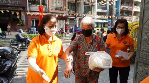 Quỹ ĐPNN: Yêu Thương Lan Tỏa Đến Với Người Khiếm Thị Giữa Mùa Dịch Covid-19