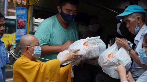 Quỹ ĐPNN: Gửi Yêu Thương Trong Mùa Phật Đản