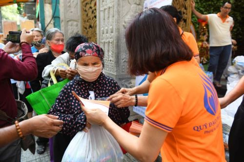 Quỹ ĐPNN: Yêu Thương Lan Tỏa Đến Với Người Khiếm Thị Giữa Mùa Dịch Covid-19