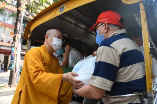 Quỹ ĐPNN: Yêu Thương Lan Tỏa Đến Với Người Khiếm Thị Giữa Mùa Dịch Covid-19