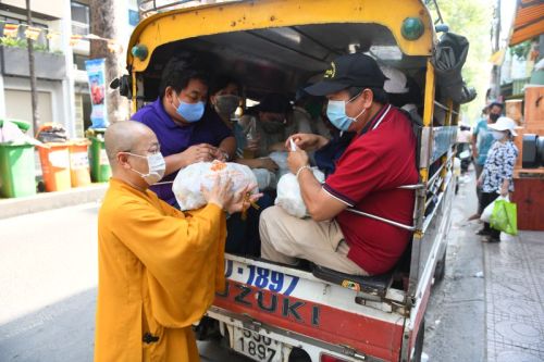 Quỹ ĐPNN: Yêu Thương Lan Tỏa Đến Với Người Khiếm Thị Giữa Mùa Dịch Covid-19