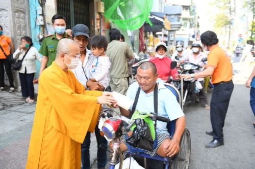 Quỹ ĐPNN: Yêu Thương Lan Tỏa Đến Với Người Khiếm Thị Giữa Mùa Dịch Covid-19