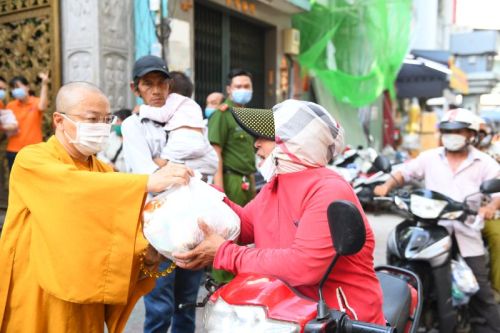 Quỹ ĐPNN: Yêu Thương Lan Tỏa Đến Với Người Khiếm Thị Giữa Mùa Dịch Covid-19