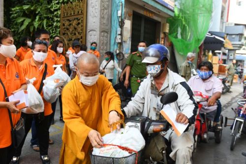 Quỹ ĐPNN: Yêu Thương Lan Tỏa Đến Với Người Khiếm Thị Giữa Mùa Dịch Covid-19