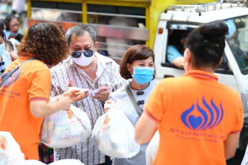 Quỹ ĐPNN: Gửi Yêu Thương Trong Mùa Phật Đản