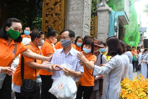 Quỹ ĐPNN: Gửi Yêu Thương Trong Mùa Phật Đản