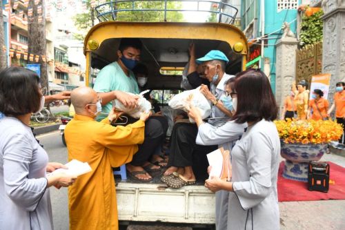 Quỹ ĐPNN: Gửi Yêu Thương Trong Mùa Phật Đản