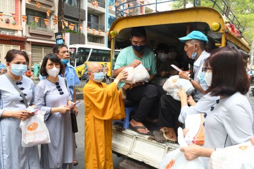 Quỹ ĐPNN: Gửi Yêu Thương Trong Mùa Phật Đản
