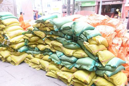 Quỹ Đạo Phật Ngày Nay Tặng Gạo Cho Bà Con Có Hoàn Cảnh Khó Khăn
