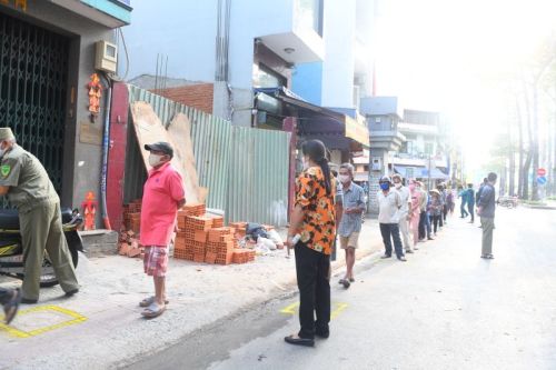 Quỹ Đạo Phật Ngày Nay Tặng Gạo Cho Bà Con Có Hoàn Cảnh Khó Khăn