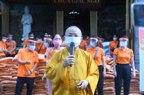 Quỹ Đạo Phật Ngày Nay Tặng Gạo Cho Bà Con Có Hoàn Cảnh Khó Khăn