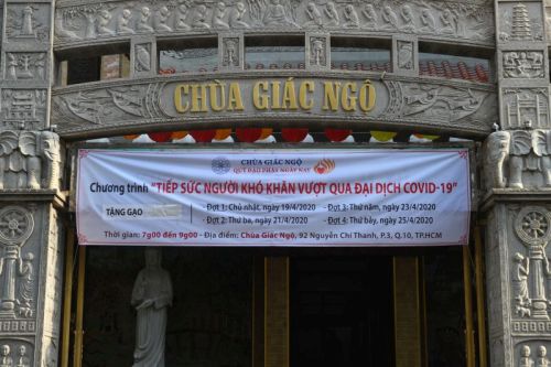 Quỹ Đạo Phật Ngày Nay Tặng Gạo Cho Bà Con Có Hoàn Cảnh Khó Khăn