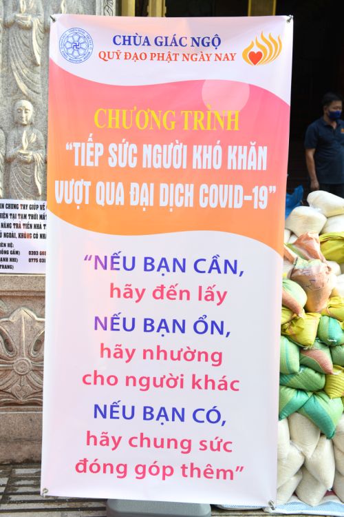 Quỹ Đạo Phật Ngày Nay Tiếp Tục Tặng Gạo Cho Bà Con Có Hoàn Cảnh Khó Khăn
