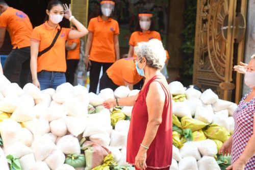 Quỹ Đạo Phật Ngày Nay Tiếp Tục Tặng Gạo Cho Bà Con Có Hoàn Cảnh Khó Khăn