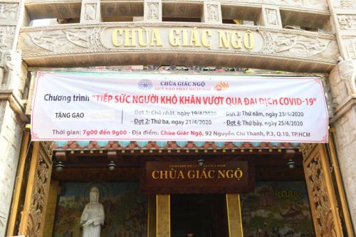 Quỹ Đạo Phật Ngày Nay Tiếp Tục Tặng Gạo Cho Bà Con Có Hoàn Cảnh Khó Khăn