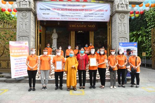 Những Bao Gạo Nghĩa Tình: Ấm Áp Tình Người Trong Mùa Dịch