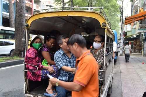 Hạnh Phúc Ngay Hiện Tại: Ấm Áp Buổi Sinh Hoạt Cuối Cùng Với Người Khiếm Thị
