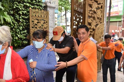 Hạnh Phúc Ngay Hiện Tại: Ấm Áp Buổi Sinh Hoạt Cuối Cùng Với Người Khiếm Thị