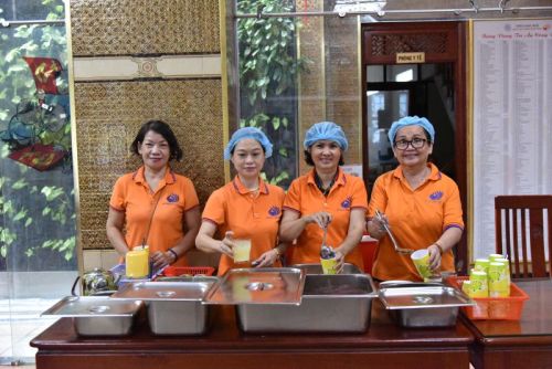 Hạnh Phúc Ngay Hiện Tại: Ấm Áp Buổi Sinh Hoạt Cuối Cùng Với Người Khiếm Thị