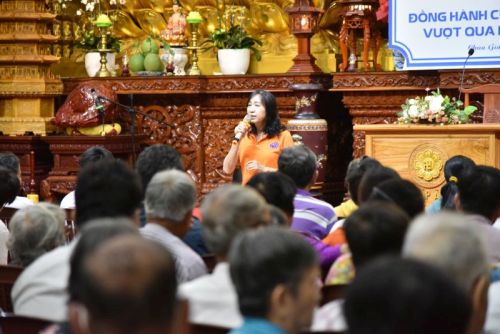 Hạnh Phúc Ngay Hiện Tại: Ấm Áp Buổi Sinh Hoạt Cuối Cùng Với Người Khiếm Thị