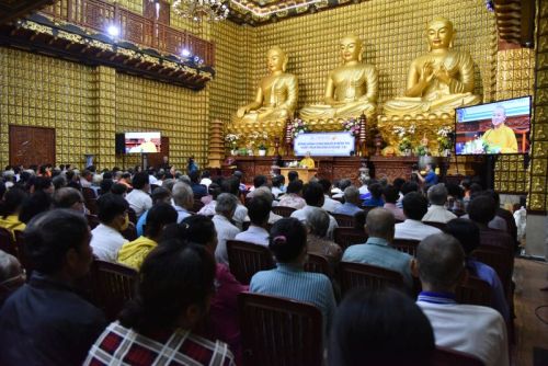 Hạnh Phúc Ngay Hiện Tại: Ấm Áp Buổi Sinh Hoạt Cuối Cùng Với Người Khiếm Thị