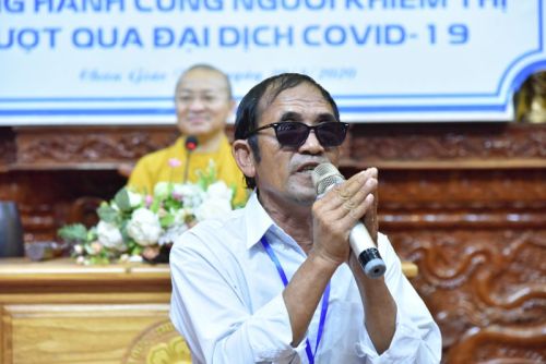 Hạnh Phúc Ngay Hiện Tại: Ấm Áp Buổi Sinh Hoạt Cuối Cùng Với Người Khiếm Thị