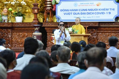 Hạnh Phúc Ngay Hiện Tại: Ấm Áp Buổi Sinh Hoạt Cuối Cùng Với Người Khiếm Thị