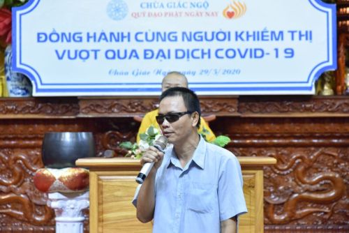 Hạnh Phúc Ngay Hiện Tại: Ấm Áp Buổi Sinh Hoạt Cuối Cùng Với Người Khiếm Thị