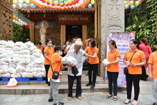 Hạnh Phúc Ngay Hiện Tại: Ấm Áp Buổi Sinh Hoạt Cuối Cùng Với Người Khiếm Thị