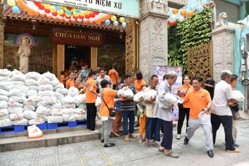 Hạnh Phúc Ngay Hiện Tại: Ấm Áp Buổi Sinh Hoạt Cuối Cùng Với Người Khiếm Thị