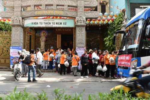Hạnh Phúc Ngay Hiện Tại: Ấm Áp Buổi Sinh Hoạt Cuối Cùng Với Người Khiếm Thị