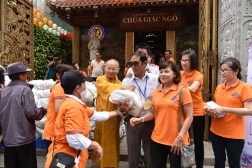 Hạnh Phúc Ngay Hiện Tại: Ấm Áp Buổi Sinh Hoạt Cuối Cùng Với Người Khiếm Thị