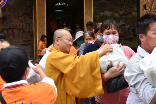 Hạnh Phúc Ngay Hiện Tại: Ấm Áp Buổi Sinh Hoạt Cuối Cùng Với Người Khiếm Thị