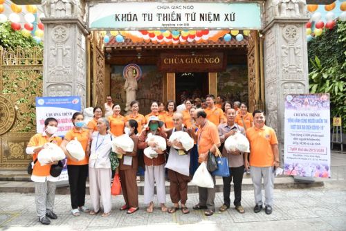 Hạnh Phúc Ngay Hiện Tại: Ấm Áp Buổi Sinh Hoạt Cuối Cùng Với Người Khiếm Thị