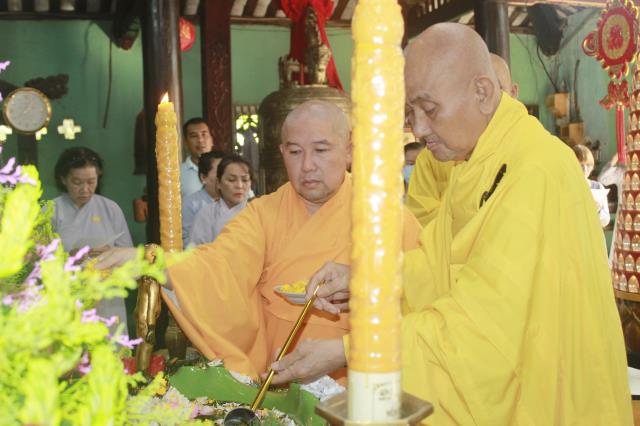 Đồng Tháp: Trang nghiêm lễ mộc dục tài chùa Phước Hưng