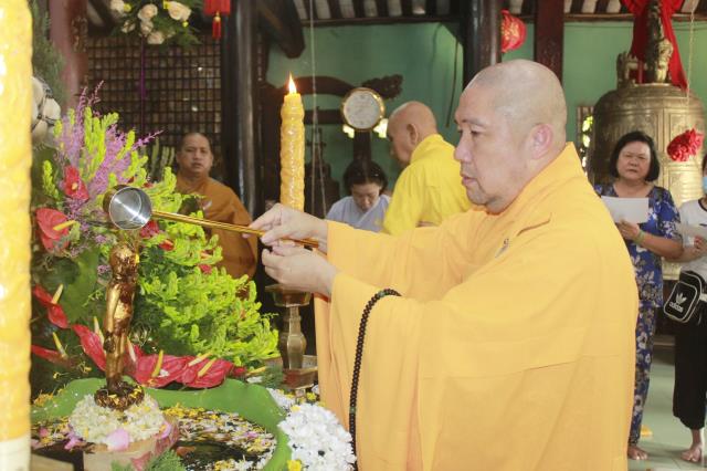 Đồng Tháp: Trang nghiêm lễ mộc dục tài chùa Phước Hưng