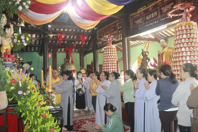 Đồng Tháp: Trang nghiêm lễ mộc dục tài chùa Phước Hưng
