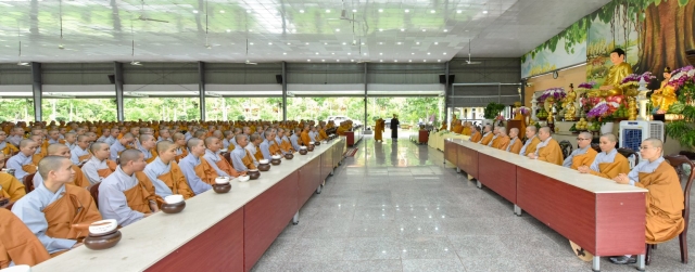 TP. HCM: Ban Trị Sự thăm trường hạ Học viện PGVN tại TP.HCM
