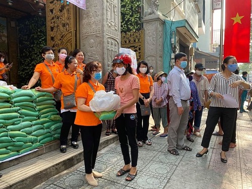 Vu Lan Ấm Áp: Quỹ ĐPNN Trao Tặng 300 Phần Quà Cho Người Có Hoàn Cảnh Khó Khăn