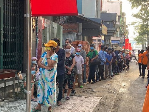 Vu Lan Ấm Áp: Quỹ ĐPNN Trao Tặng 300 Phần Quà Cho Người Có Hoàn Cảnh Khó Khăn