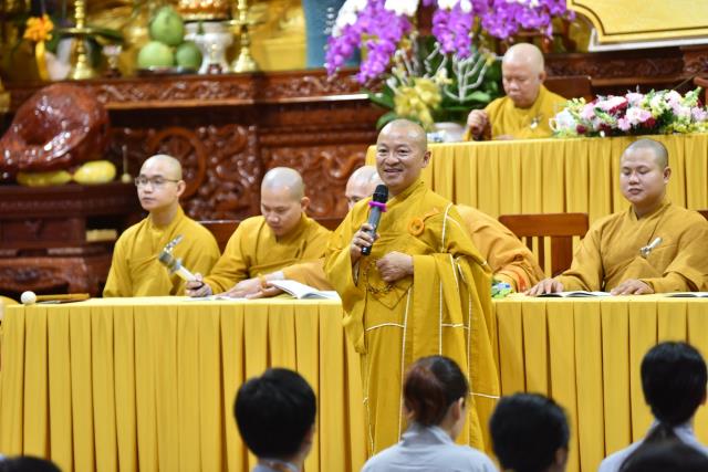 Xúc động giây phút cạo tóc cho gần 100 hành giả trong lễ khai mạc khóa tu &quot;Xuất gia gieo duyên&quot; lần 7 tại chùa Giác Ngộ