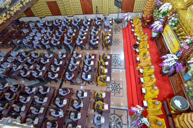 Thời công phu khuya đầu tiên trong khóa tu &quot;Xuất gia gieo duyên&quot; với ba điều ghi nhớ