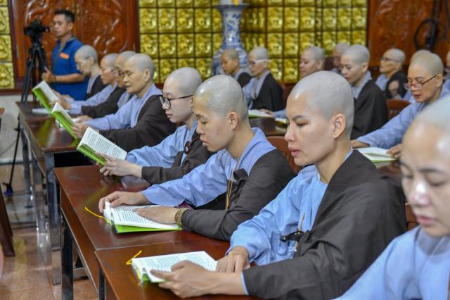 Thời công phu khuya đầu tiên trong khóa tu &quot;Xuất gia gieo duyên&quot; với ba điều ghi nhớ
