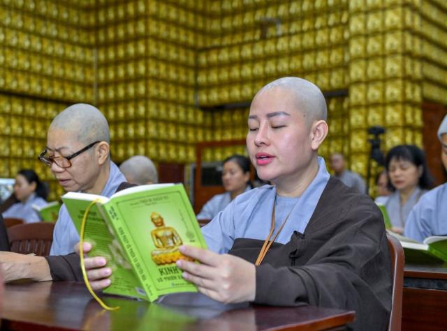 Thời công phu khuya đầu tiên trong khóa tu &quot;Xuất gia gieo duyên&quot; với ba điều ghi nhớ