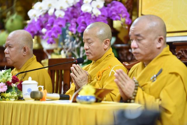 Xúc động giây phút cạo tóc cho gần 100 hành giả trong lễ khai mạc khóa tu &quot;Xuất gia gieo duyên&quot; lần 7 tại chùa Giác Ngộ